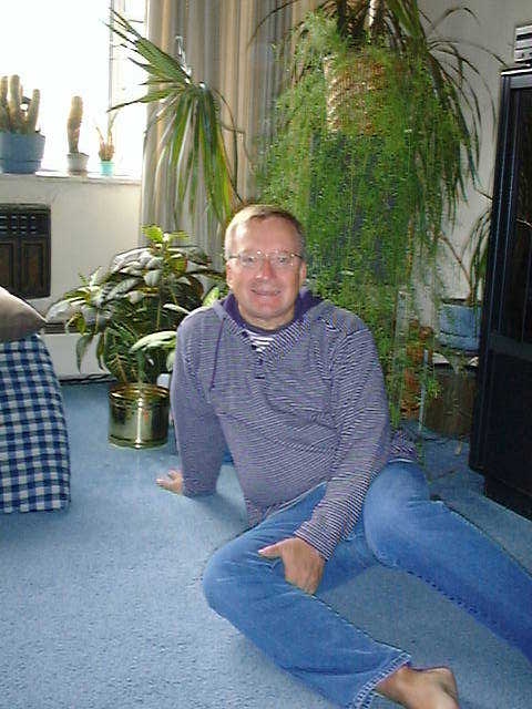 Dennis on the floor 1998
