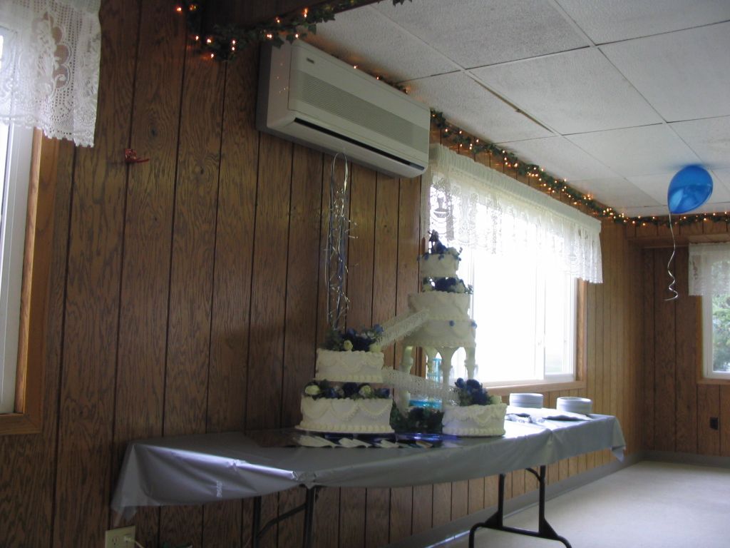 The wedding cake of Kelly and Nate Moore