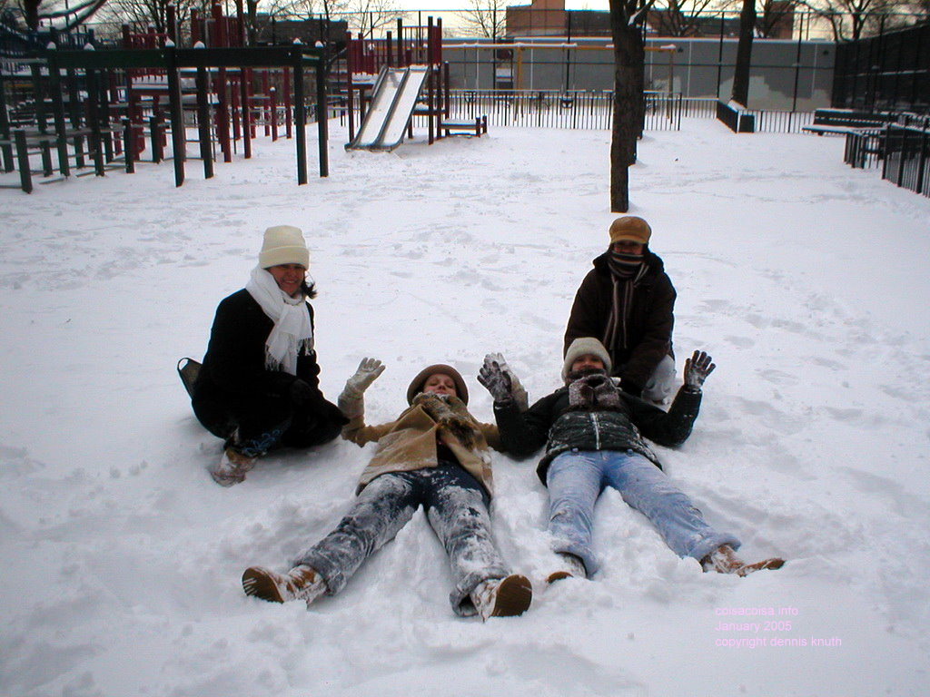 Thaissa and Thacila with Helenice and Heloisa making snow angels