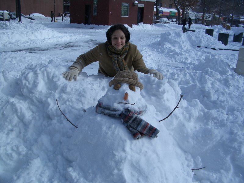 Thaissa with a snowman