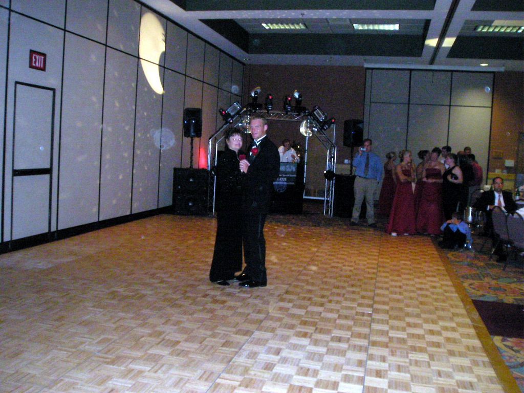 2005_08_05_jj_reception_dancing_97.jpg (large)