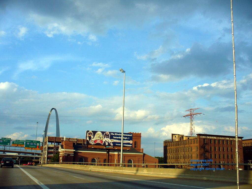 Driving toward the Gateway Arch