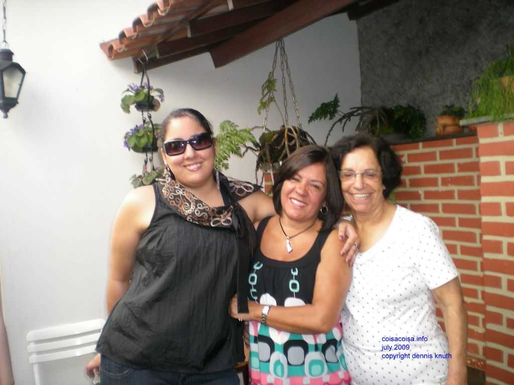Vivianne, Heloisa and Vicentina