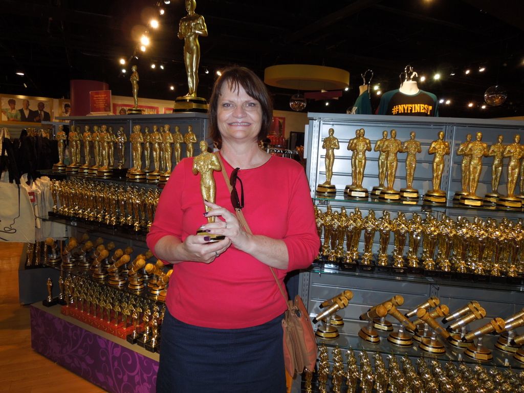 Sherri shops for an Academy Award Oscar