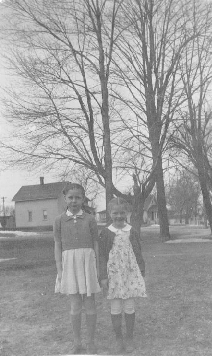 Elvera and Norma Grams