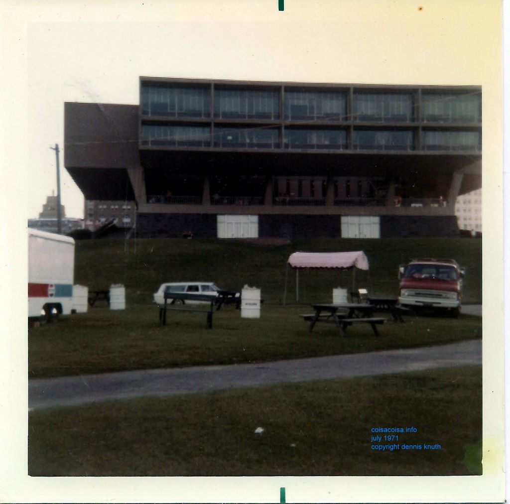 Milwaukee's War Memorial July 4 1971 Cruising Spot