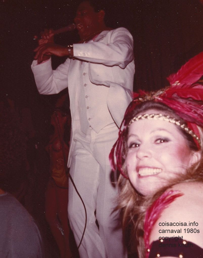 Rose enjoying a performer at Carnaval