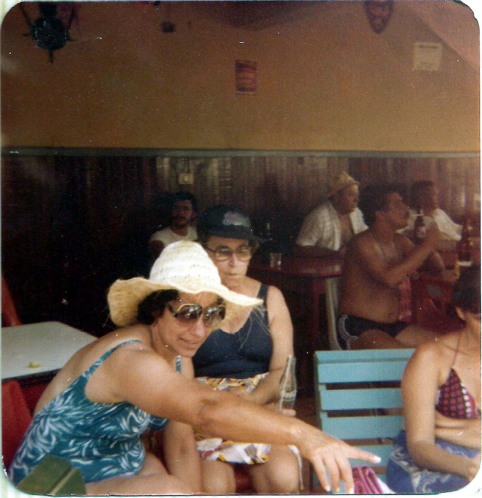 1980_00_00_vicentina_on_the_beach.jpg (large)