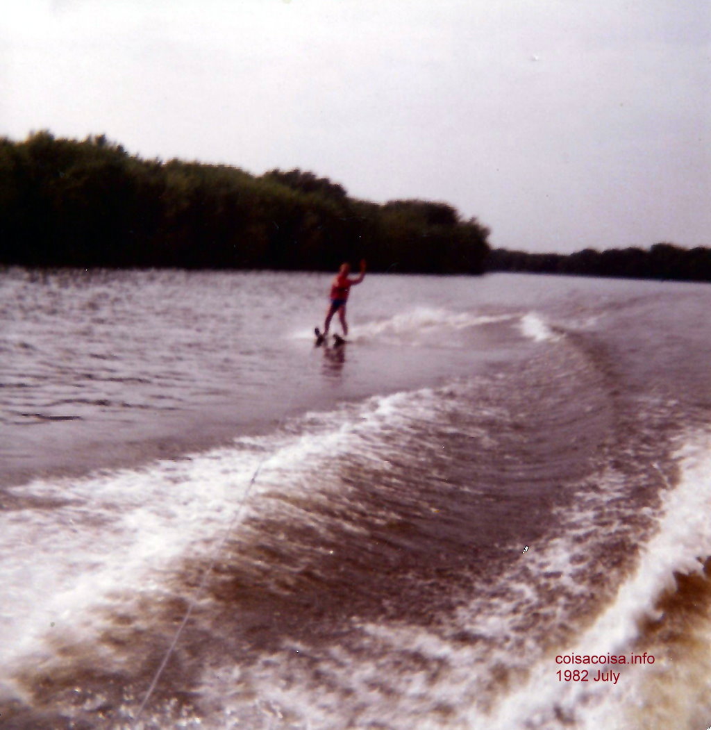 Jeanette Ayres water skiing