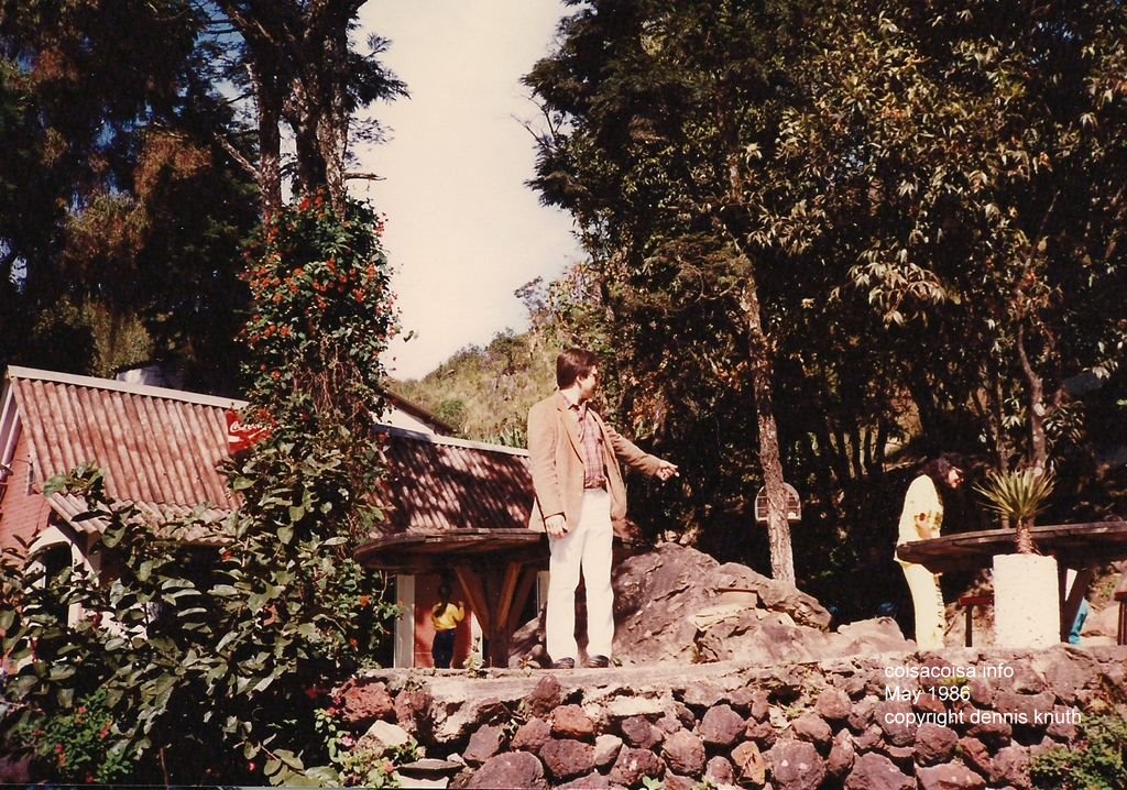 Dennis bekoning the family to join in a photo op