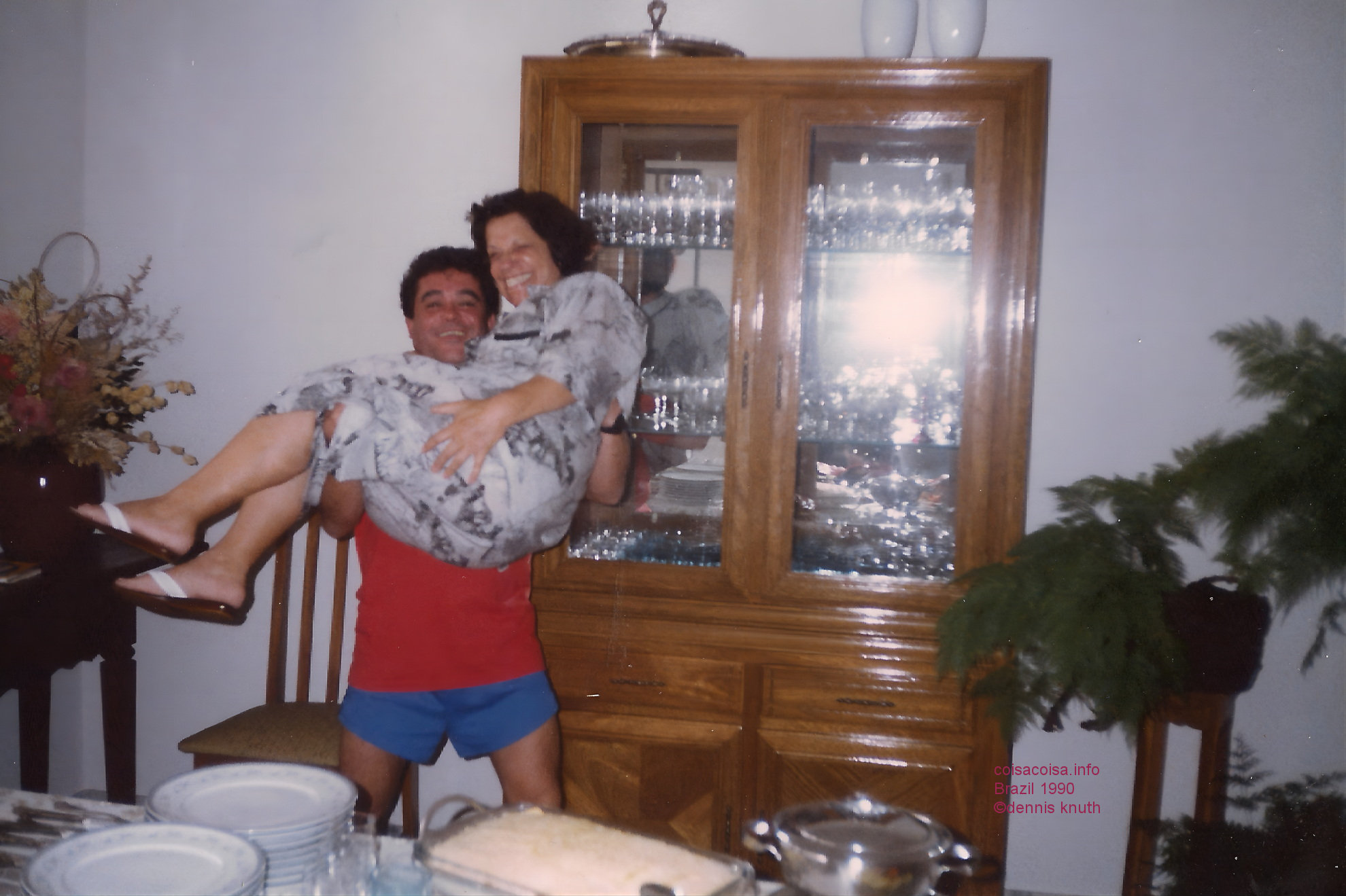 1990_01_belo_dining_helton_lifts_vicentina_01_2.jpg (large)