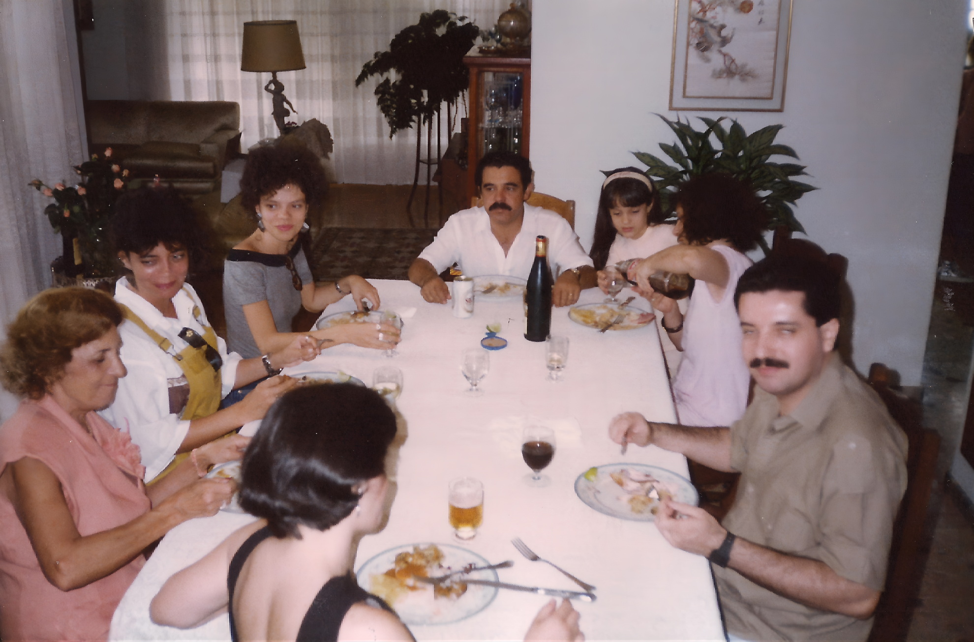 1990_01_belo_dining_ricardo_other_family_01_2.jpg (large)