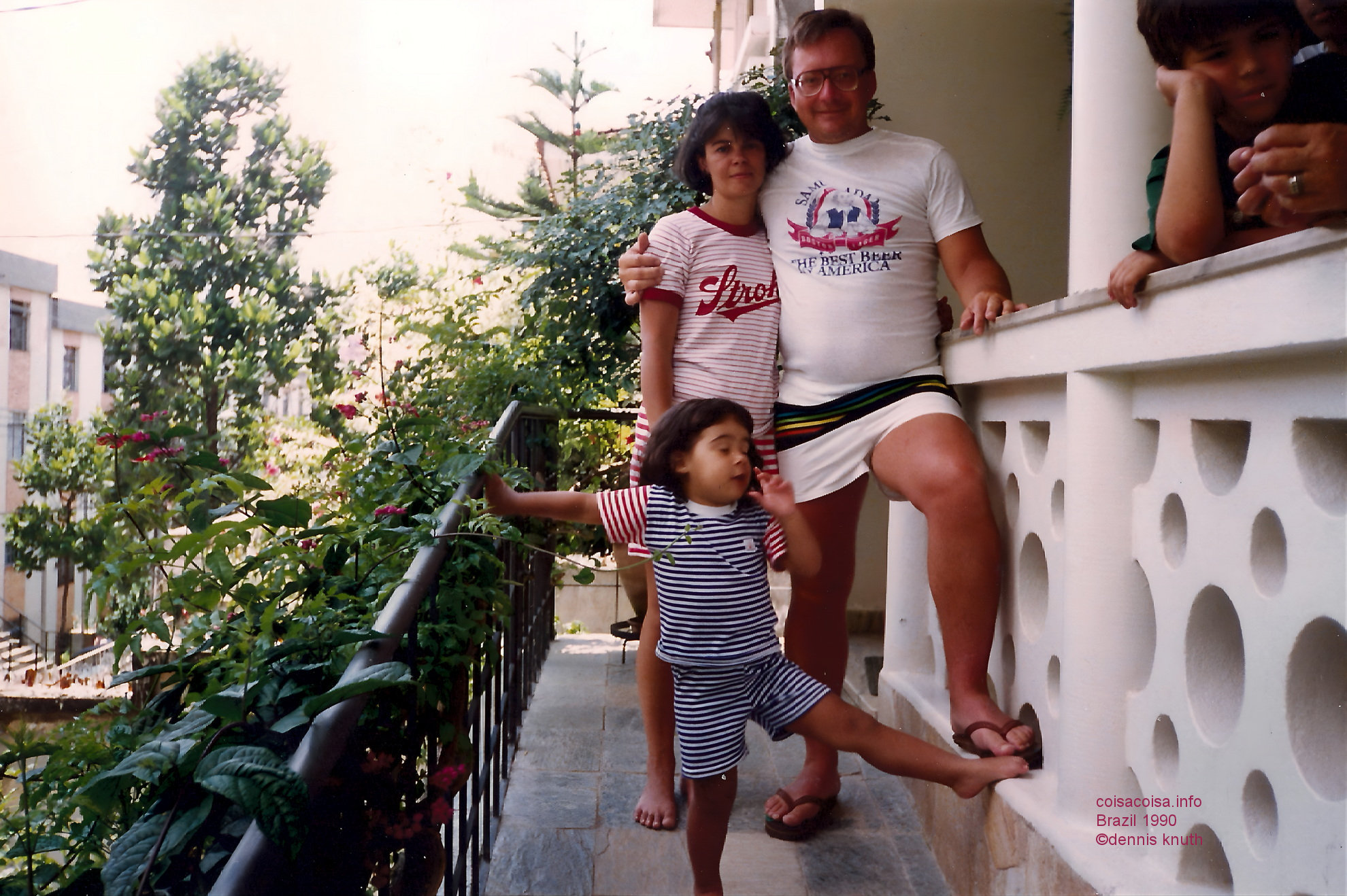 1990_01_belo_porch_dennis_helenice_viv_01_2.jpg (large)