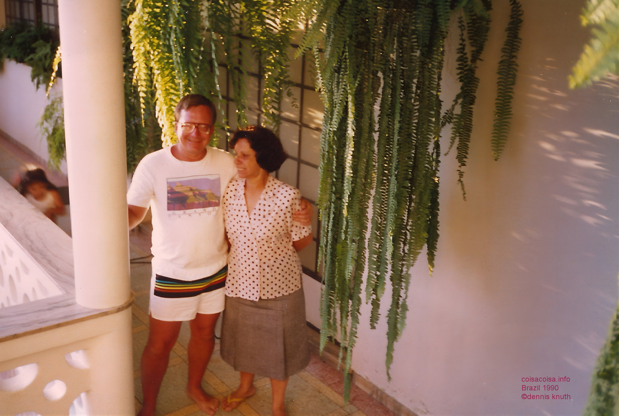 1990_01_belo_porch_vicentina_dennis_viv_02_2.jpg (large)