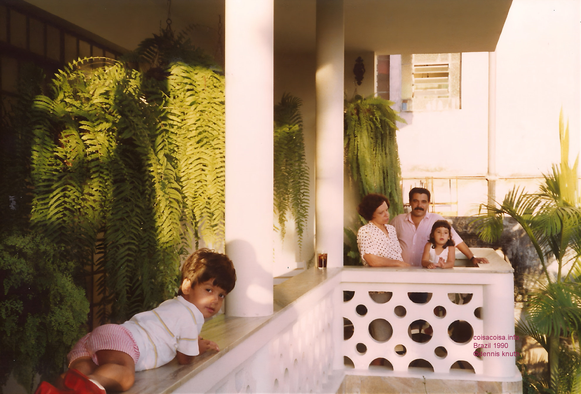 1990_01_belo_porch_vicentina_helvio_kids_2.jpg (large)