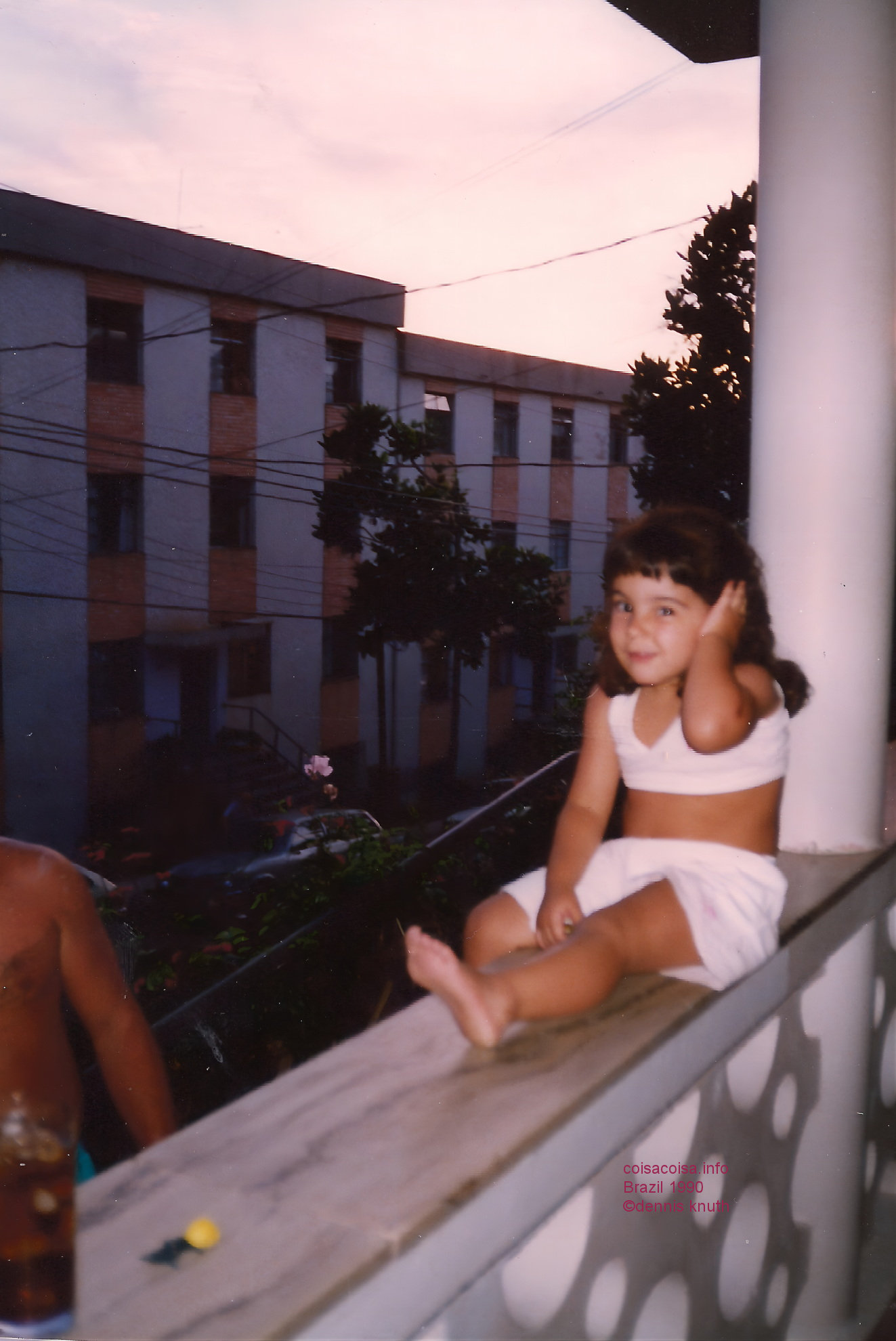 1990_01_belo_porch_viv_01_2.jpg (large)