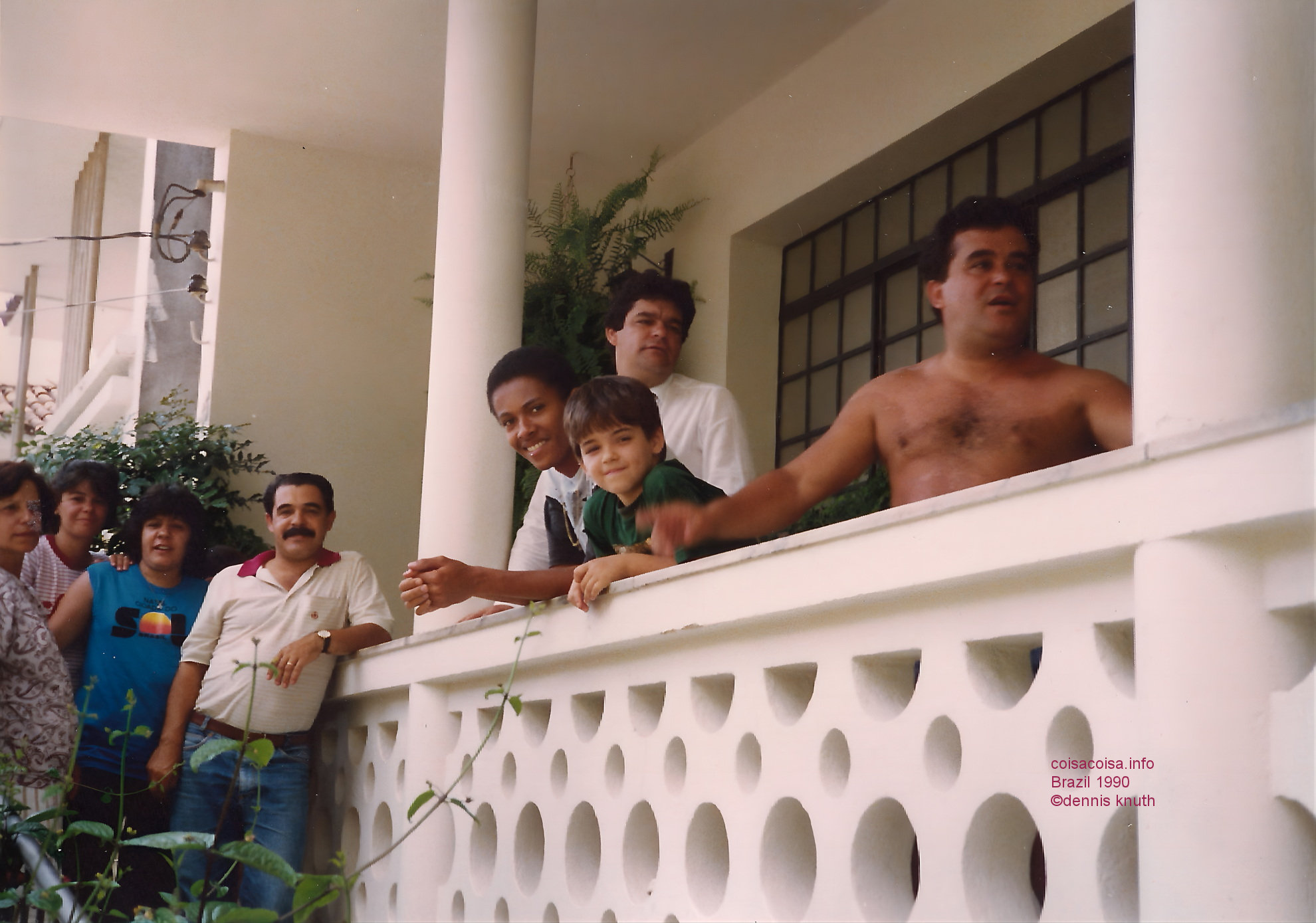 1990_belo_family_on_the_porch_01_2.jpg (large)