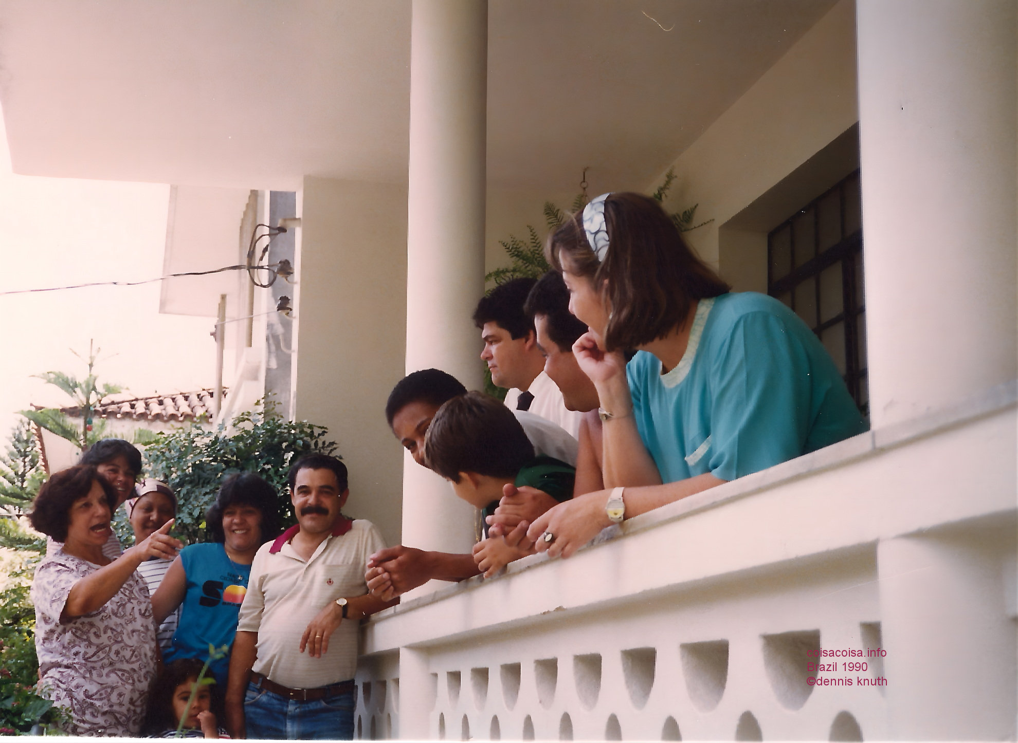 1990_belo_family_on_the_porch_02_2.jpg (large)