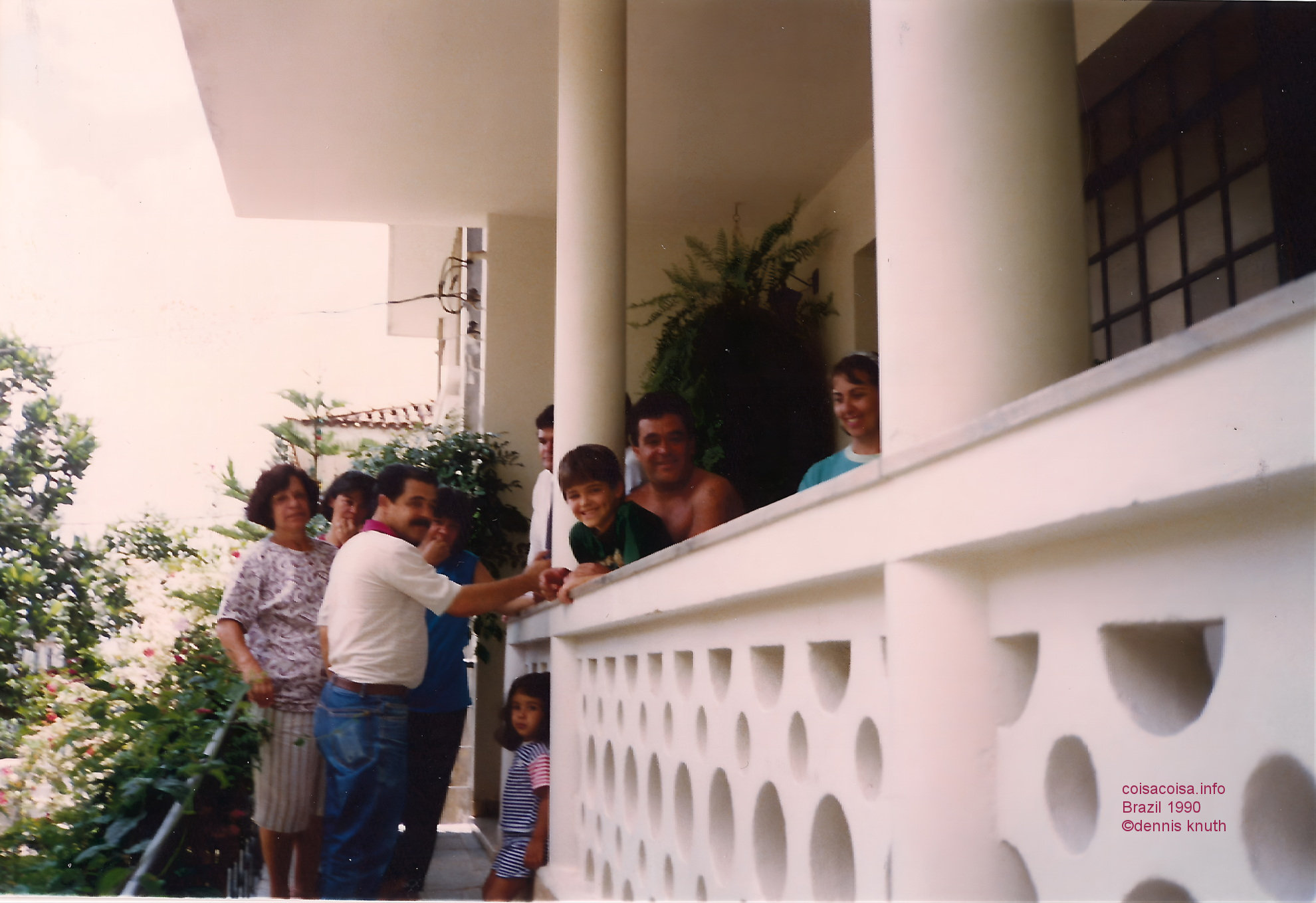 1990_belo_family_on_the_porch_04_2.jpg (large)