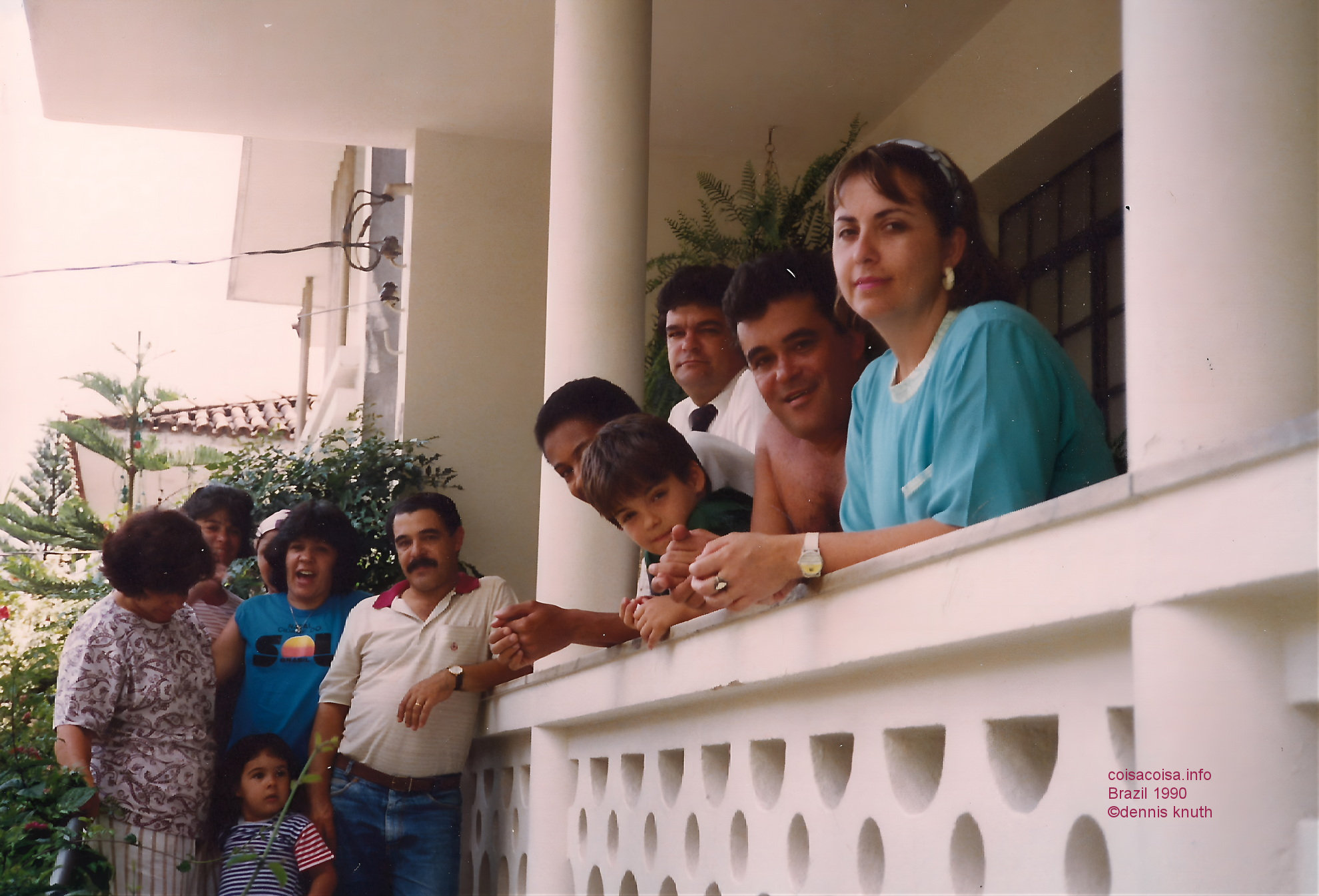 1990_belo_family_on_the_porch_06_2.jpg (large)