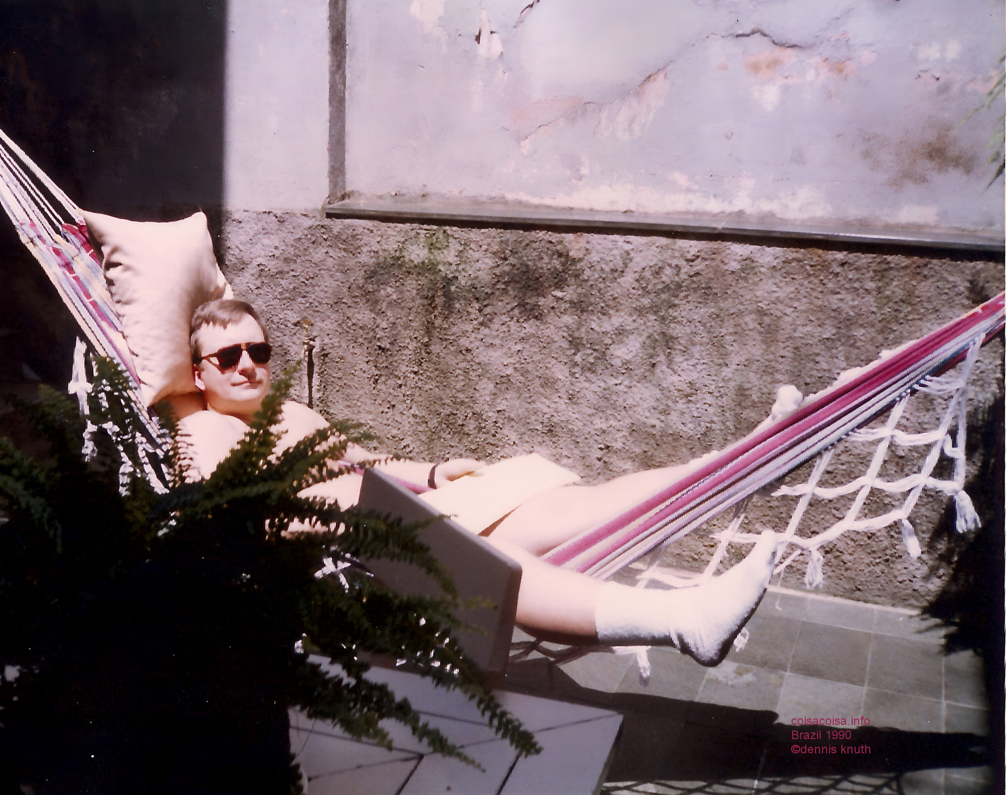 1990_01_belo_dennis_in_winter_garden_03_2.jpg (large)