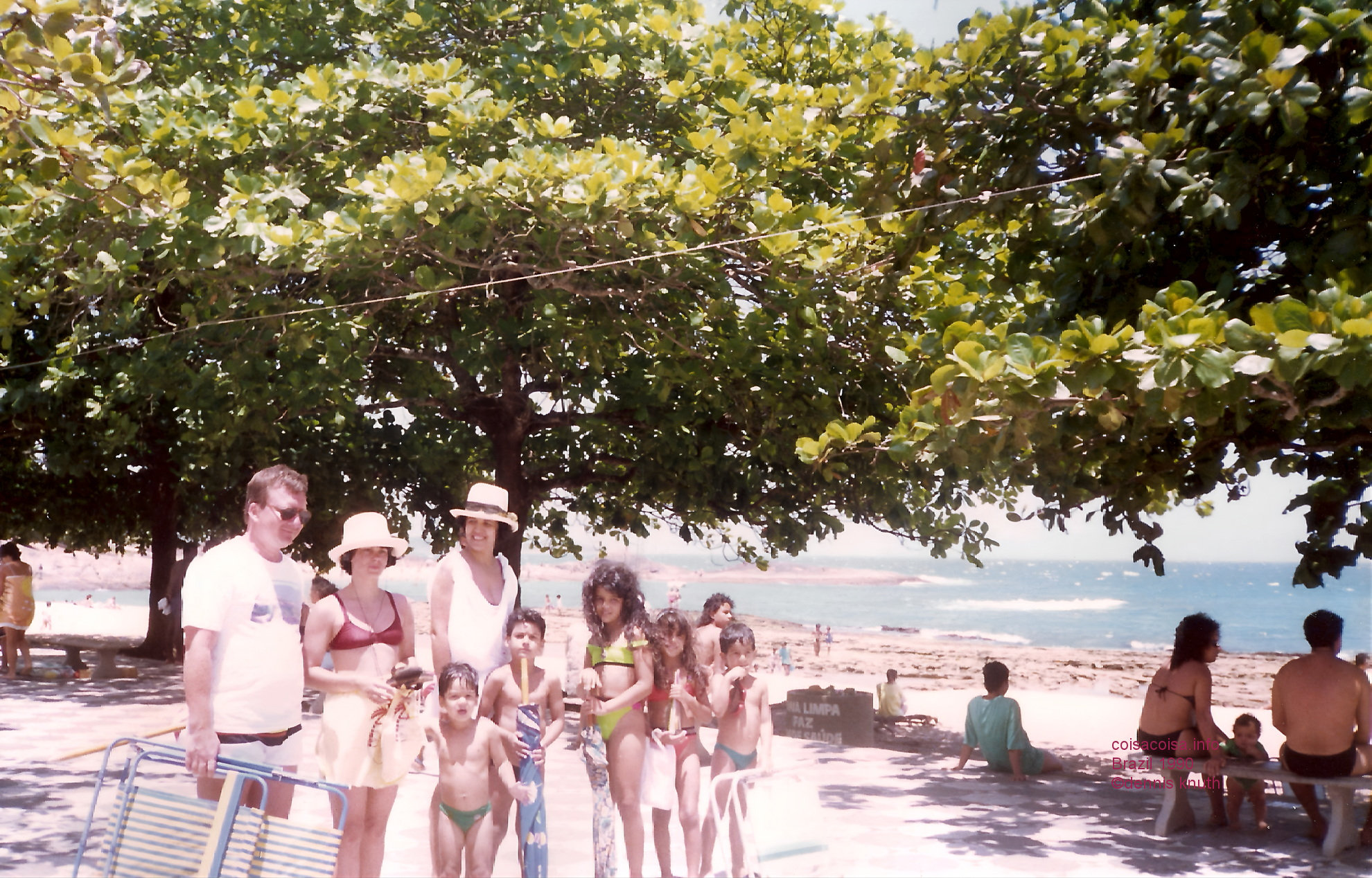 1990_01_guarapari_beach_dennis_helenice_06.jpg (large)