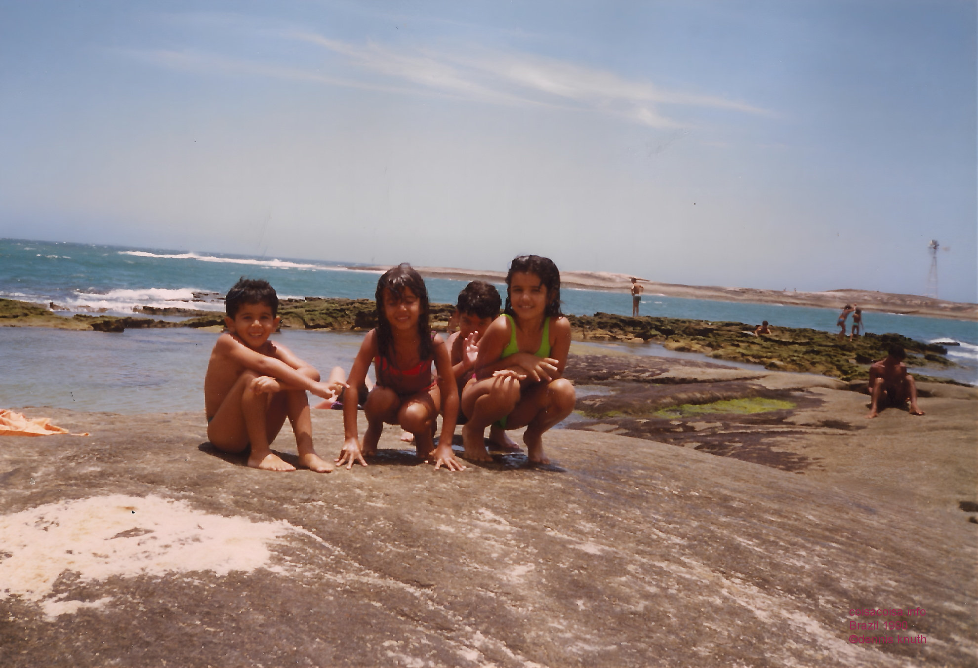 1990_01_guarapari_beach_kids_01.jpg (large)
