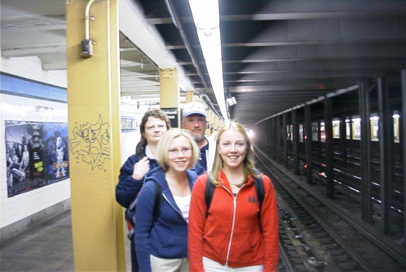 2001_05_25_nyelmhustsubway.jpg (large)