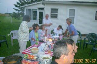 Familly around the picnic table