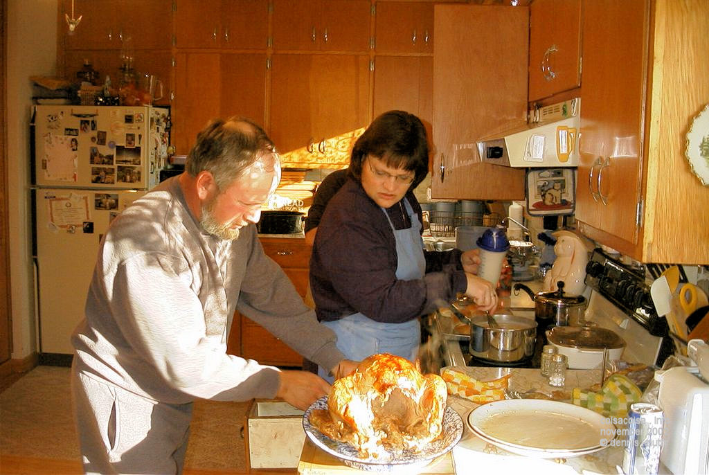 Gary and Sherri Carve the Bird
