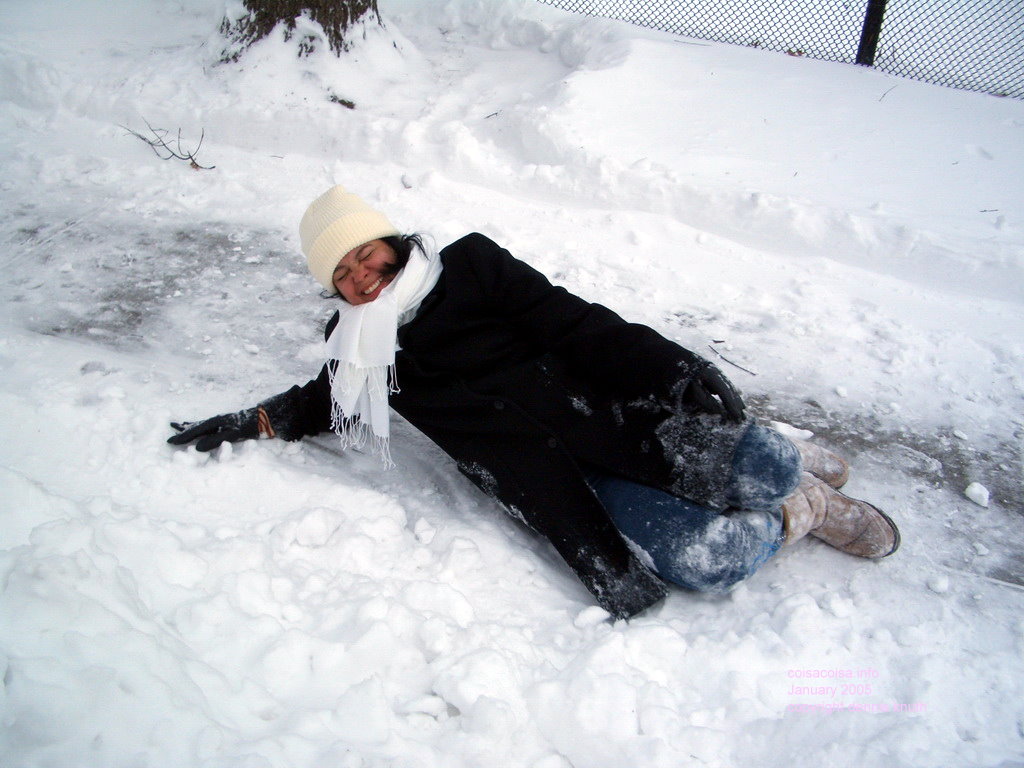 Helenice falls in the snow