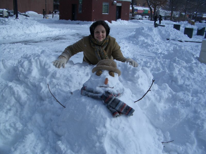 Thaissa with a snowman