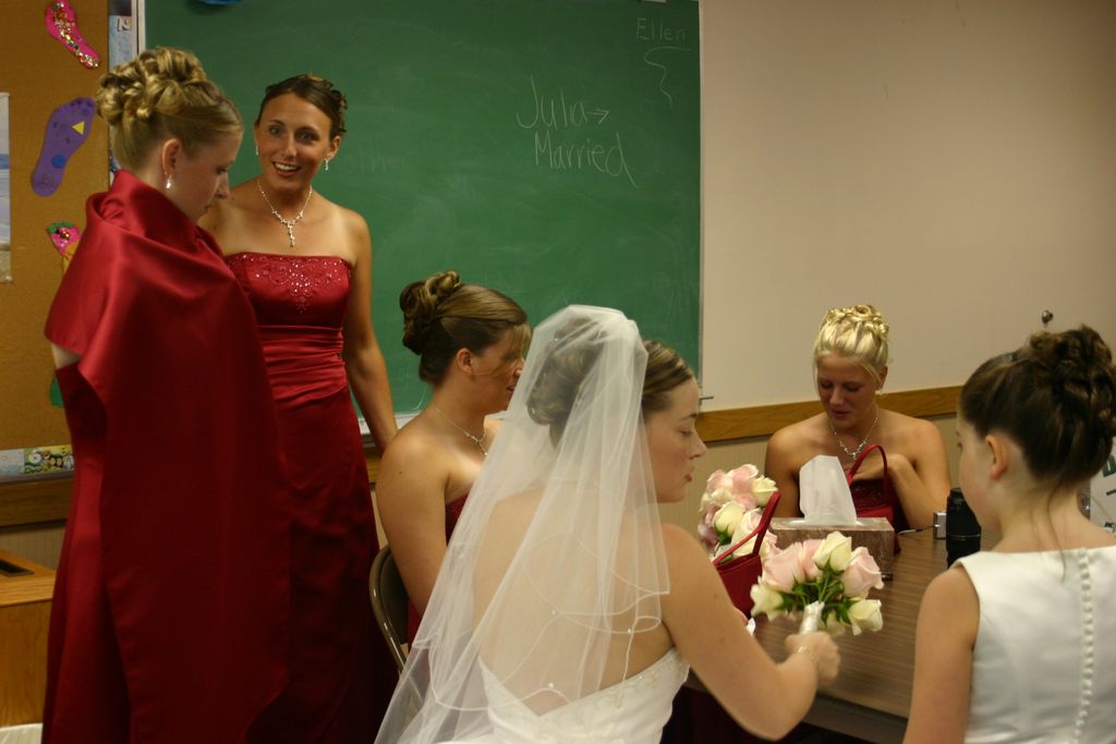 2005_08_00_jj_wedding_bridesmaids_033.jpg (large)