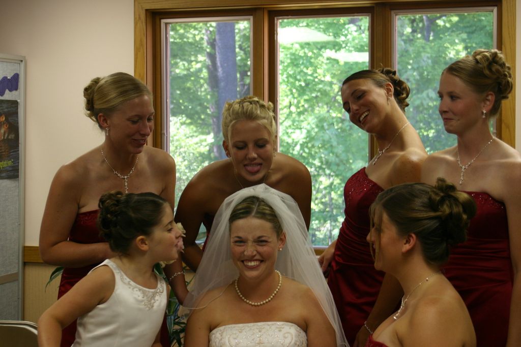2005_08_00_jj_wedding_bridesmaids_040.jpg (large)