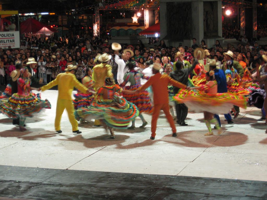 Norma Rezente invited us to watch the fold dancers