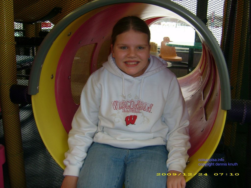 2009_12_24_kelsey_jared_at_mcd_05.jpg (large)