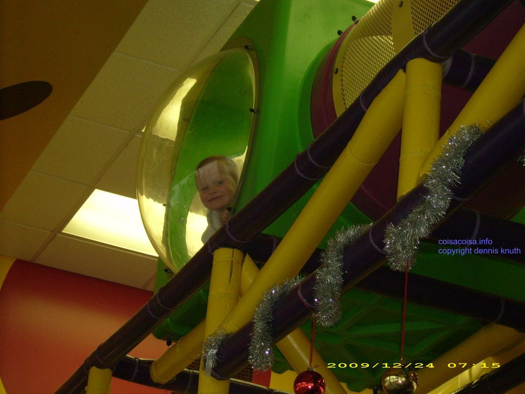 2009_12_24_kelsey_jared_at_mcd_10.jpg (large)