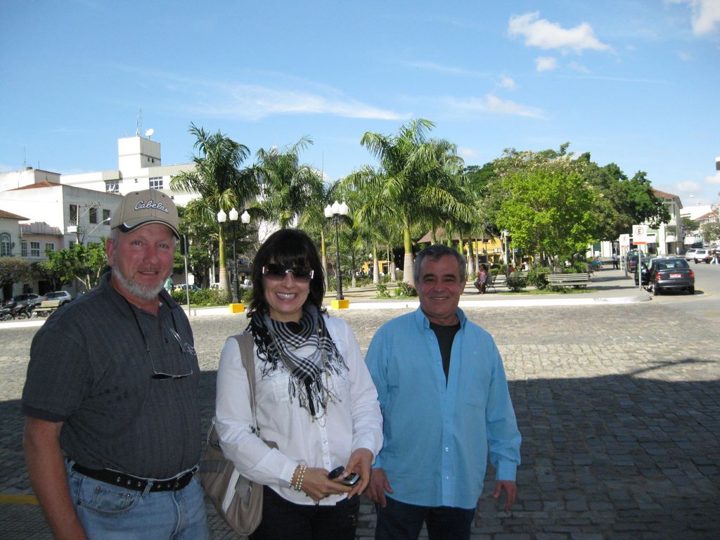 Gary Ines and Helton in the center of Oliviera