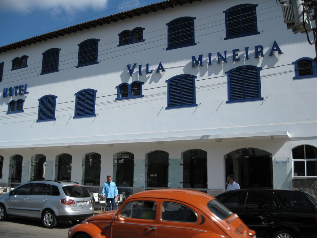 Helton in front of the Oliviera hotel