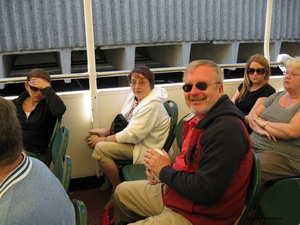 Circle Line Dennis and Sally