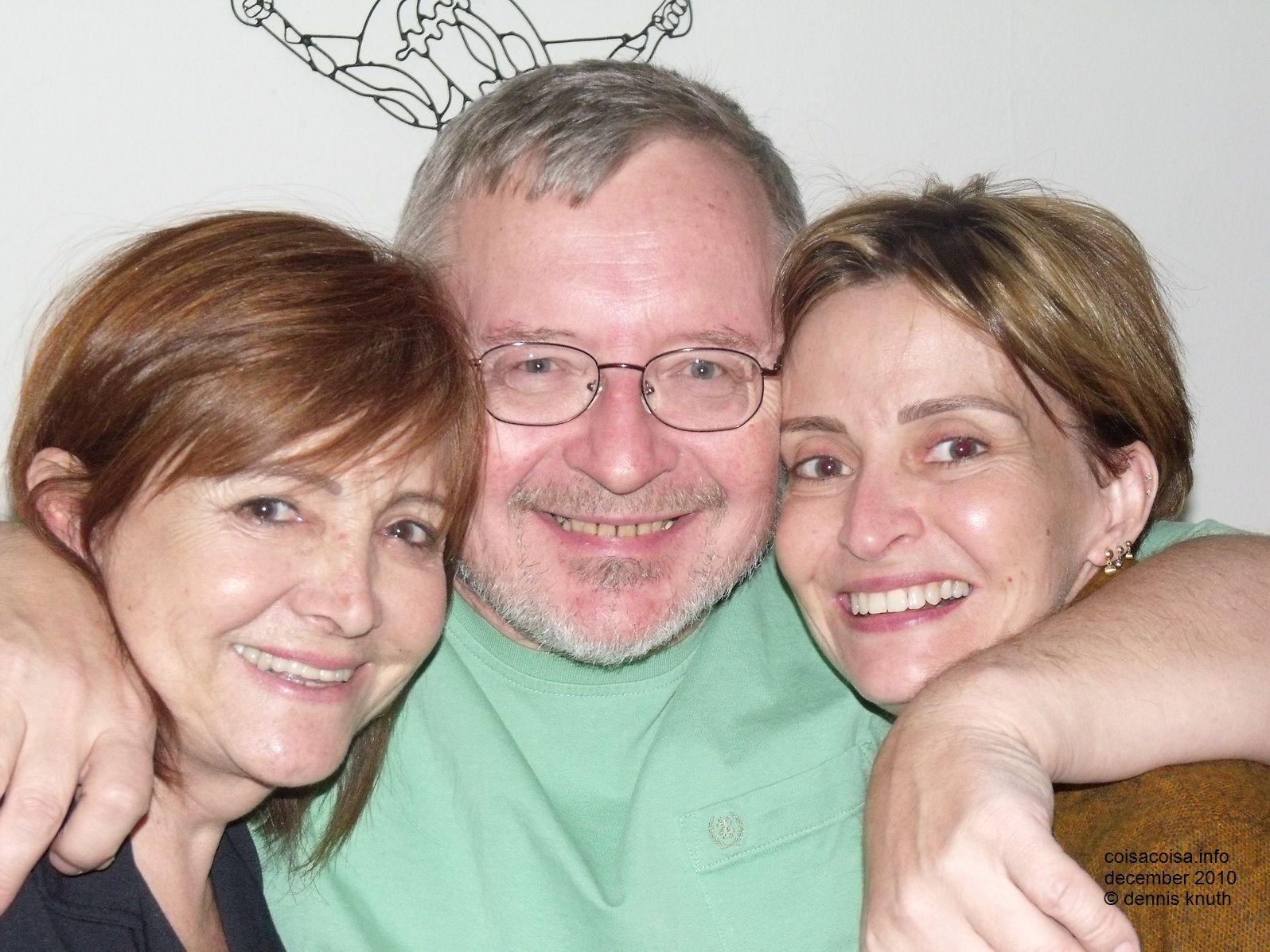 Dennis hugs Lisete and Concinha