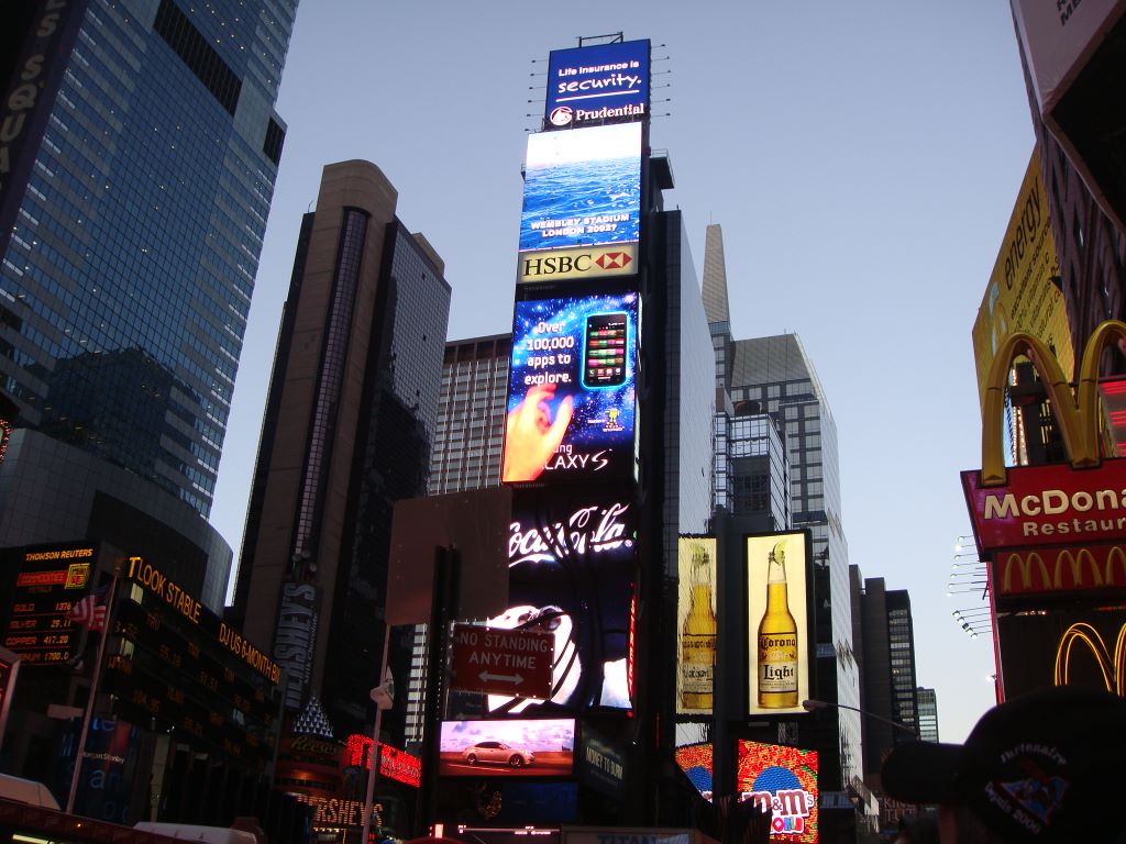 2010_12_19_times_square_ny_001.jpg (large)