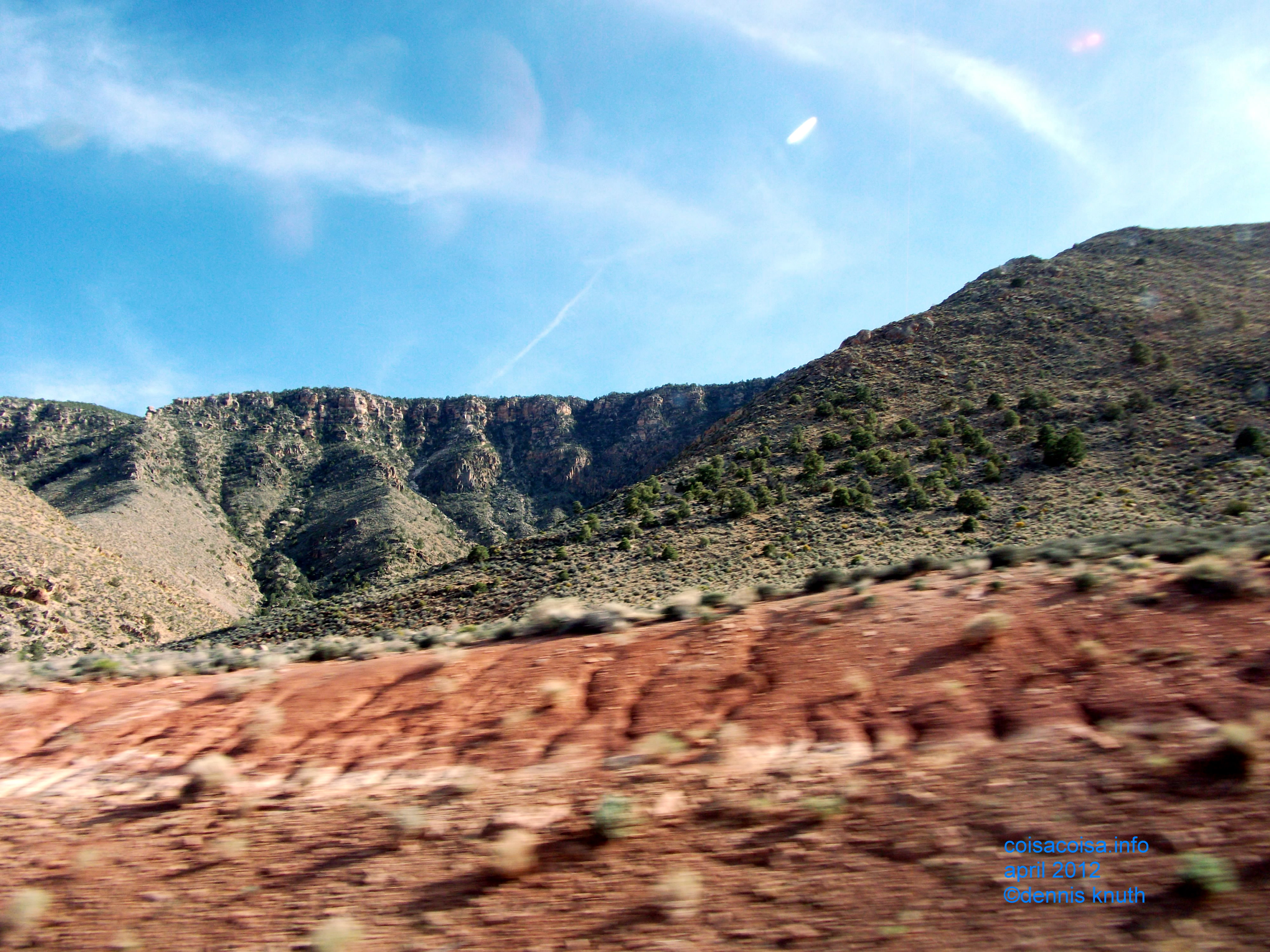 Hills paralleling the road on the way to the painted desert