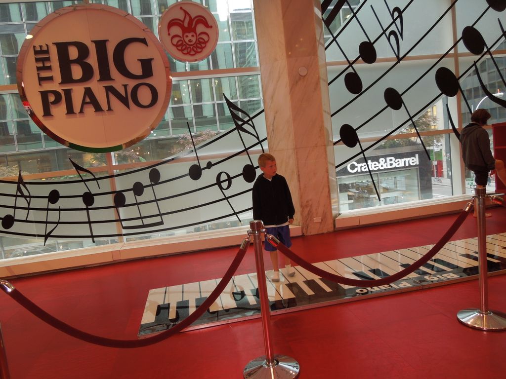 2014_09_22_fao_schwarts_0007.jpg (large)