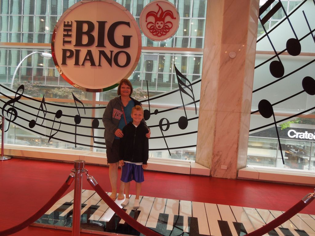 2014_09_22_fao_schwarts_0009.jpg (large)